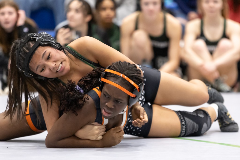 Girls wrestling tournament debuts at 56th Howard County championships